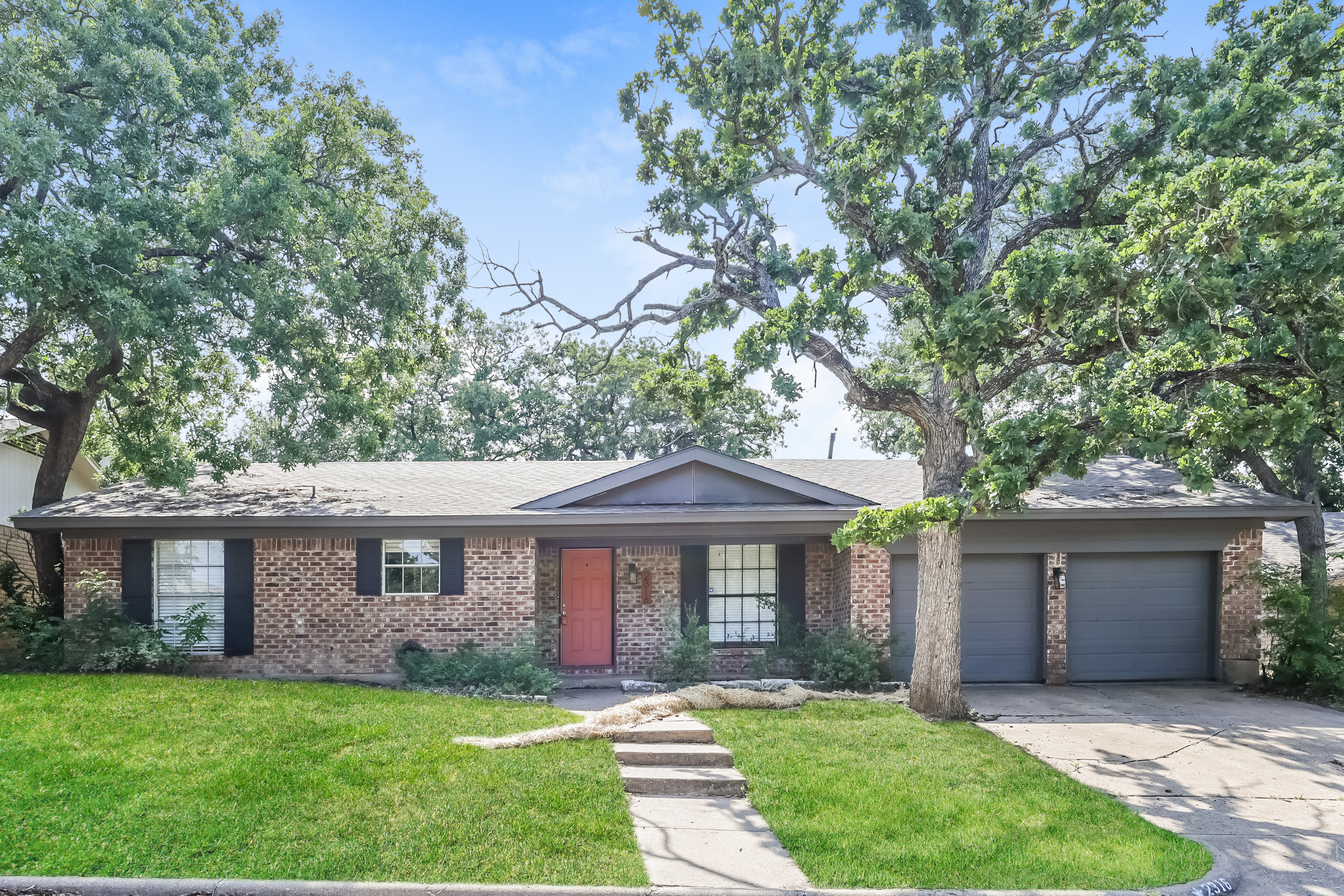 2316 Charred Wood Dr Arlington, TX 76016